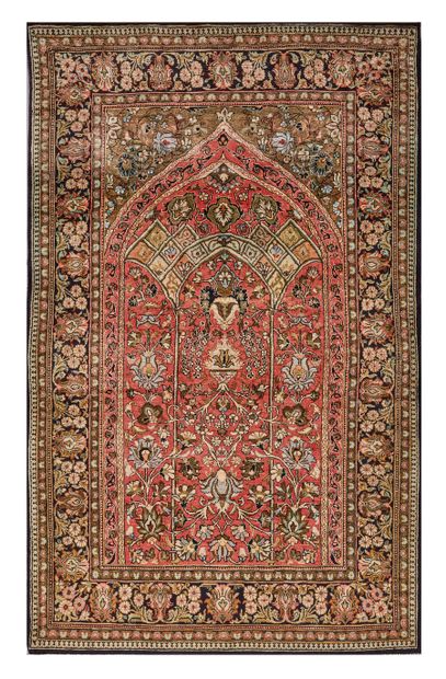 Tapis Ghoum en soie, centre de la Perse,...