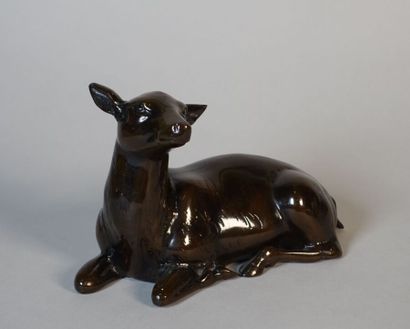 Lying deer in patinated bronze.

Length :...
