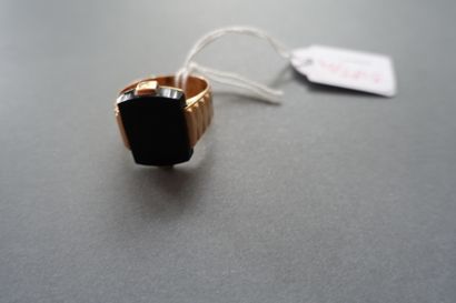 Ring in 750 thousandths gold, decorated with...