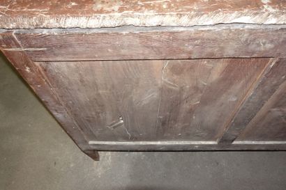 Commode à décor de marqueterie en frisage.

Ancien...