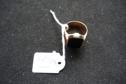 Ring in 750 thousandths gold, decorated with...