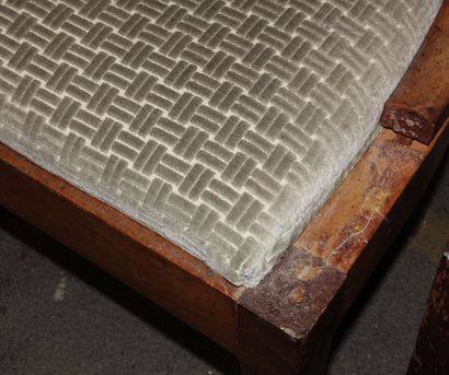 Six chaises gondoles, pieds sabres.

(Accidents,...