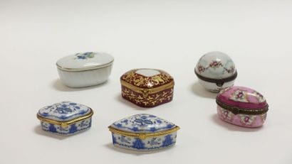 Ceramic set including a set of six porcelain...