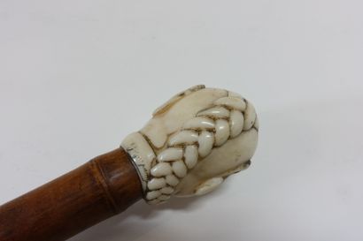 Wooden cane (bamboo?), the pommel in carved...