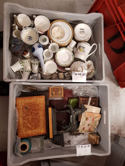 Fort lots d'objets divers : vaisselles, objets...