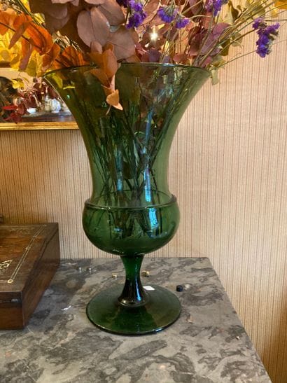 Medici vase in green glass.

High. : 37 ...