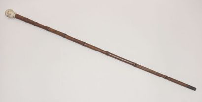 Wooden cane (bamboo?), the pommel in carved...