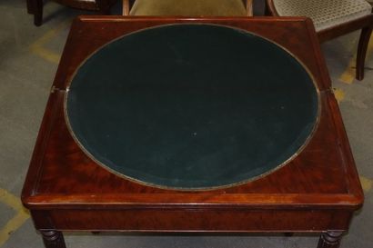 Table à jeu en bois de placage ouvrant par...