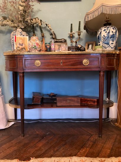 Grande console en acajou et placage d'acajou...