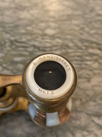 Opera glasses in mother-of-pearl and gilded...