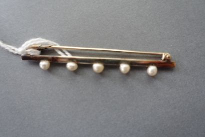 Brooch barrette in 18 K gold with five pearls.

Gross...