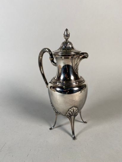 Quadripod coffee maker in silver plated metal.

(Detached...