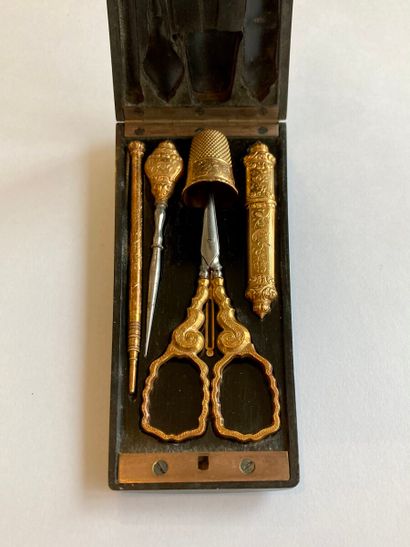 Silver lot comprising:

A kettledrum, a napkin...