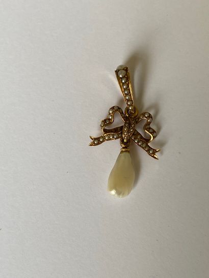 Pendant knot in yellow gold 750 thousandths...