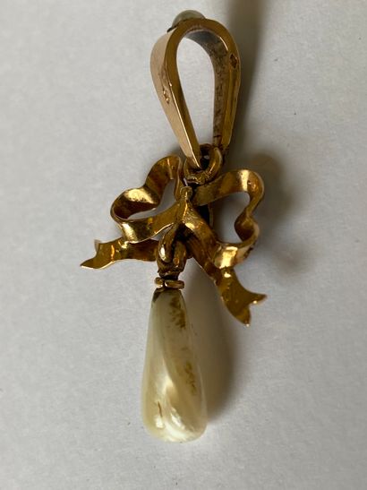 Pendant knot in yellow gold 750 thousandths...