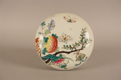 Covered porcelain pot with polychrome decoration...