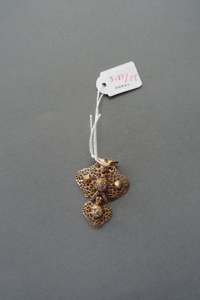Openwork gold pendant decorated with small...