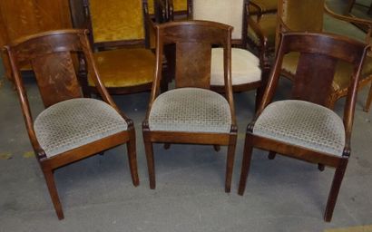 Six chaises gondoles, pieds sabres.

(Accidents,...