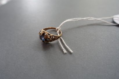 585 thousandths yellow gold ring set with...