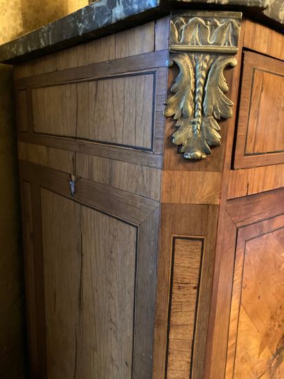 Secrétaire droit en marqueterie à décor d'un...