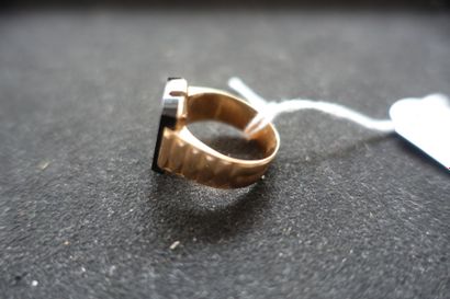 Ring in 750 thousandths gold, decorated with...