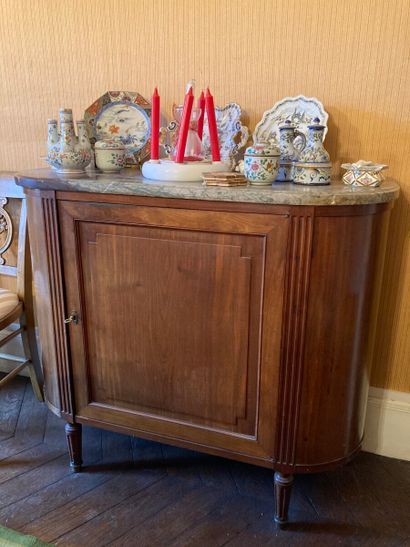 Buffet demi-lune en acajou et placage d'acajou,...