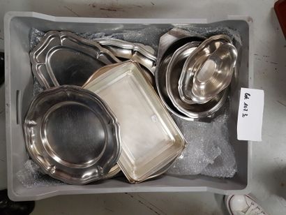 Lot de plats en métal (manette)