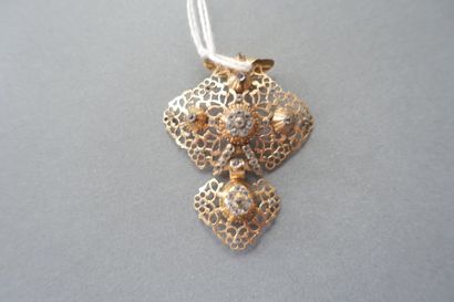 Openwork gold pendant decorated with small...