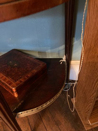 Grande console en acajou et placage d'acajou...