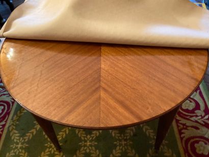 Table de salle à manger en acajou, à deux...