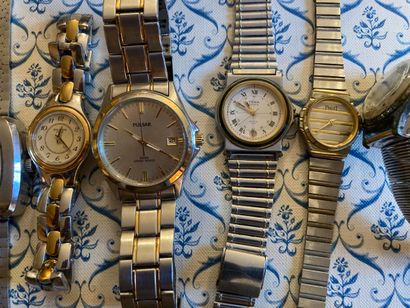 Meeting of eight metal watches including...