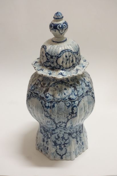 Lot de céramiques diverses, assiettes, soupière,...