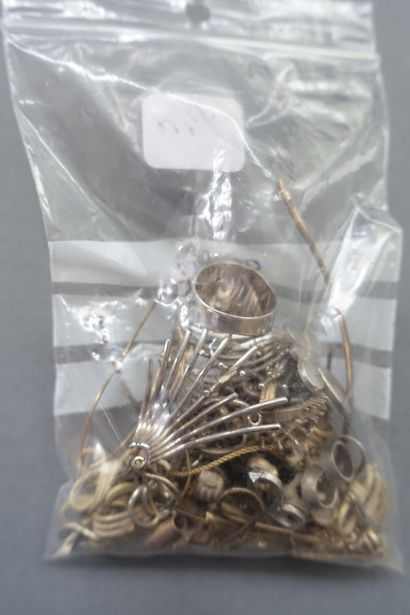 Scrap gold.

WILL BE SOLD BROKEN.

Gross...