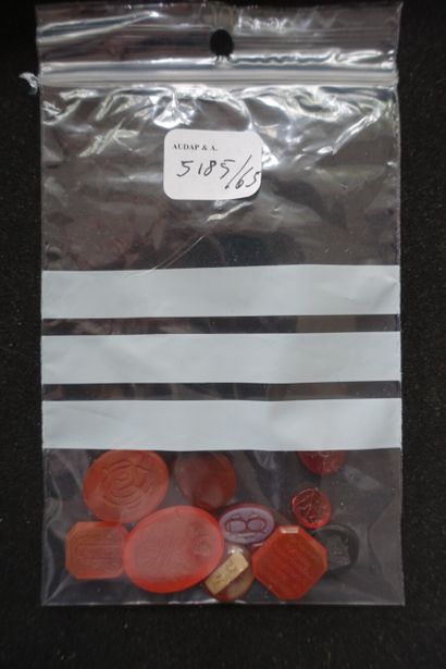 Important batch of imitation and ornamental...