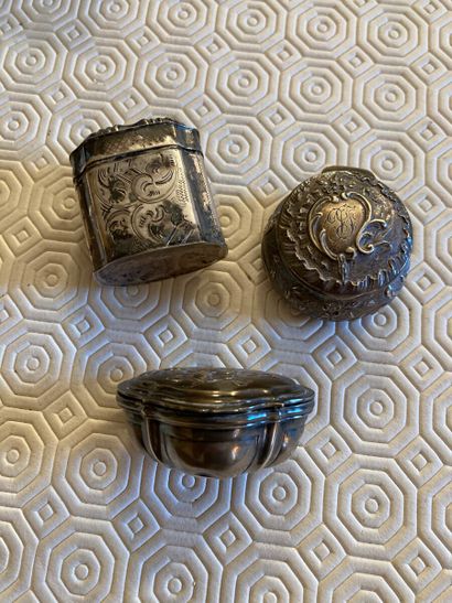 A meeting of three little silver boxes.

Weight:...