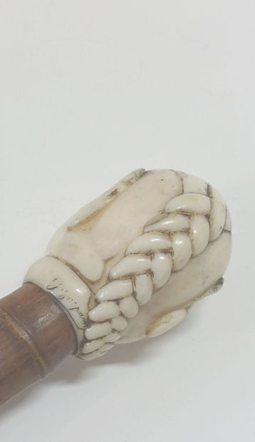 Wooden cane (bamboo?), the pommel in carved...