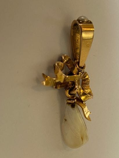 Pendant knot in yellow gold 750 thousandths...