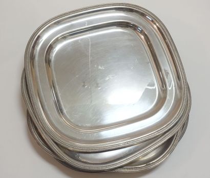 Four quadrangular dishes (sides: 36 cm) and...