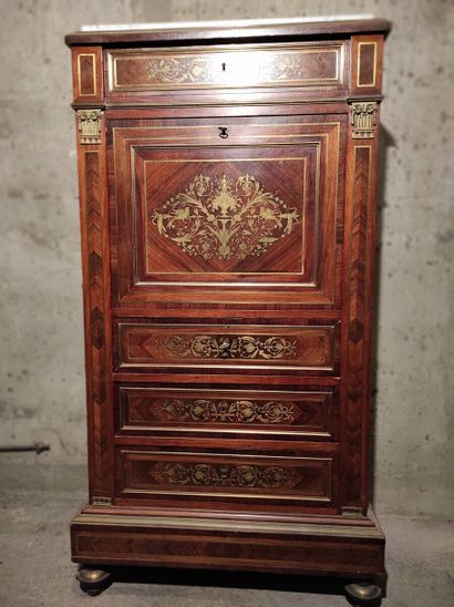 Secrétaire droit en marqueterie de frisage...