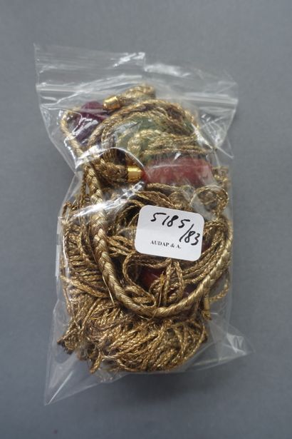 Set of necklaces and gold-plated metal t...