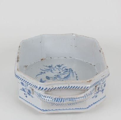 NEVER.

Octagonal planter with two handles,...