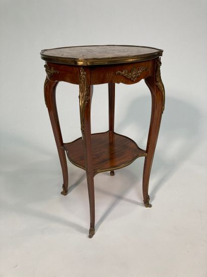 Table en acajou massif et bronze doré de...
