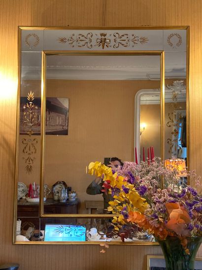 Miroir rectangulaire en verre églomisé à...