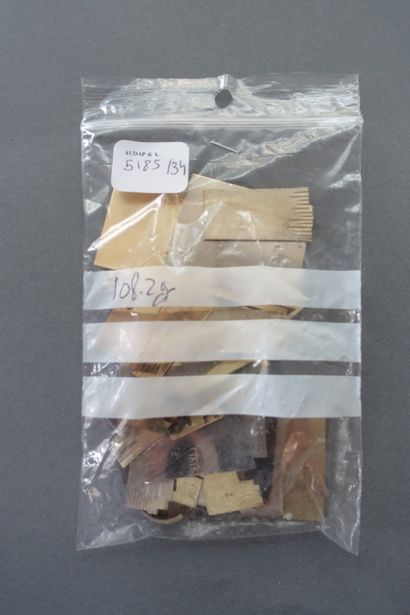 Scrap gold.

Weight: 108.2 grams.