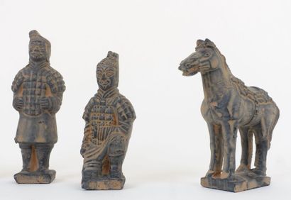CHINA. 

Five subjects.

Patinated terracotta.

In...