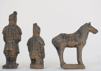 CHINA. 

Five subjects.

Patinated terracotta.

In...