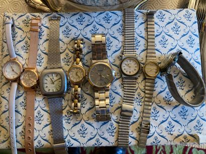 Meeting of eight metal watches including...