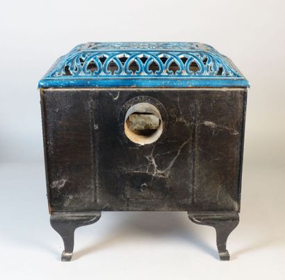 SINGER sewing machine and small blue enamelled...