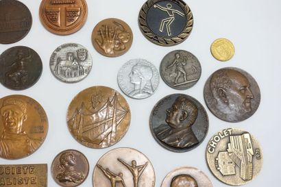 Important set of seventy-five bronze medals,...