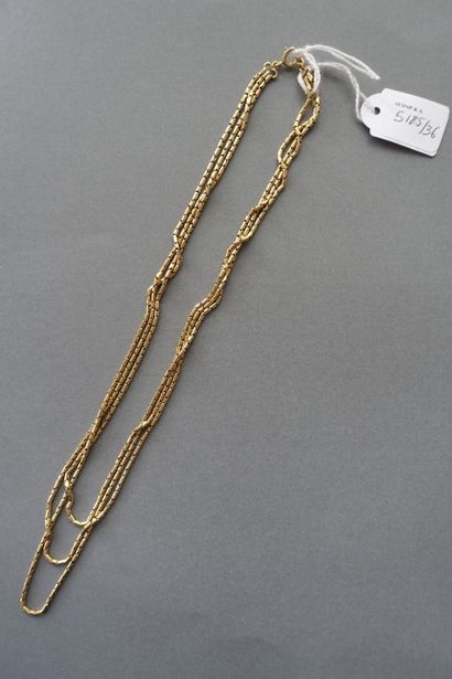 Necklace in 18 K gold with three rows.

Weight:...